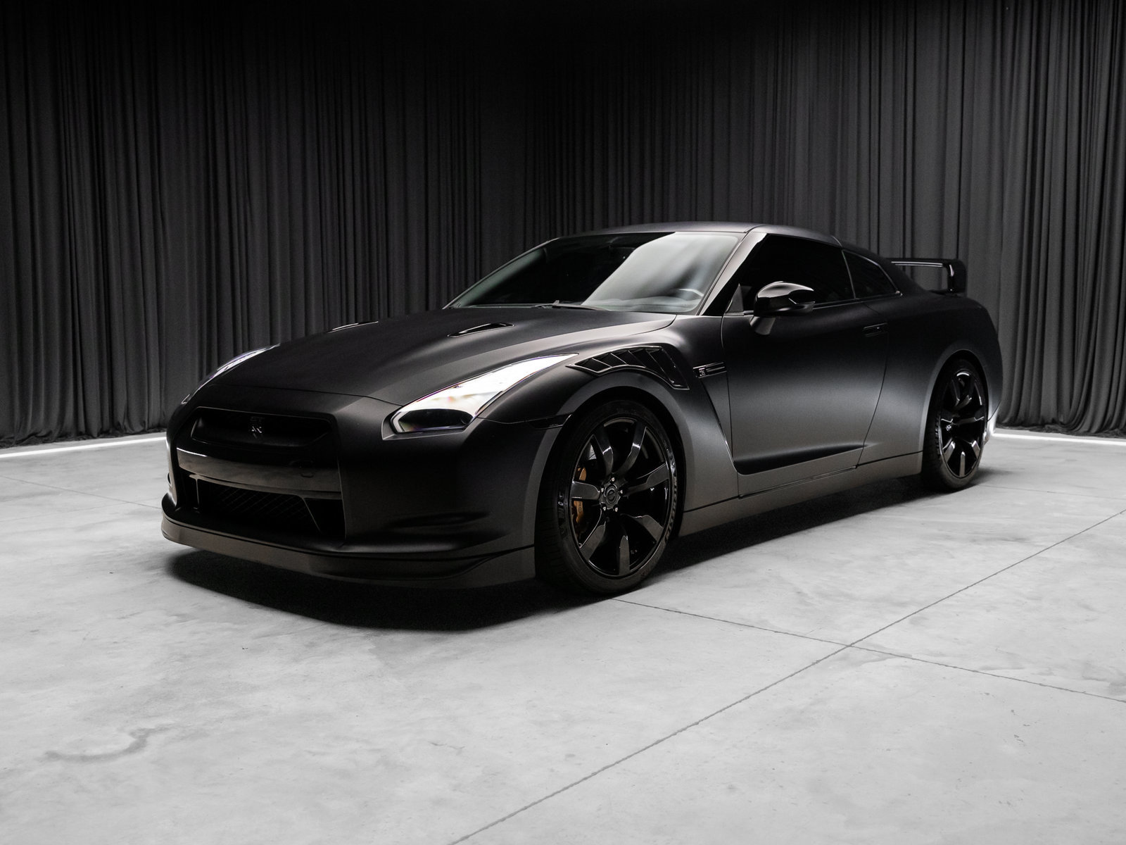 Used 2009 Nissan GT-R Premium AWD/4WD image 25