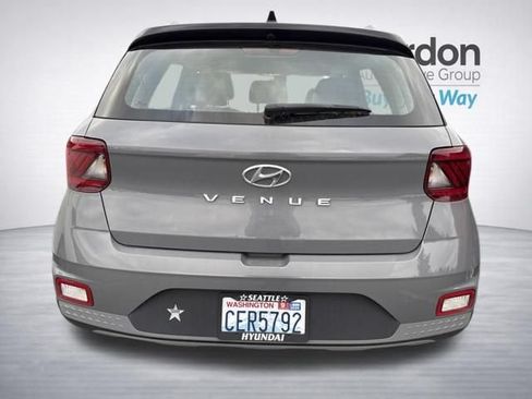 Used 2022 Hyundai Venue Limited FWD image 12