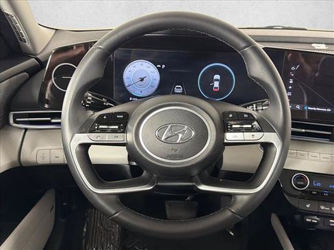 Used 2023 Hyundai Elantra Limited FWD image 25