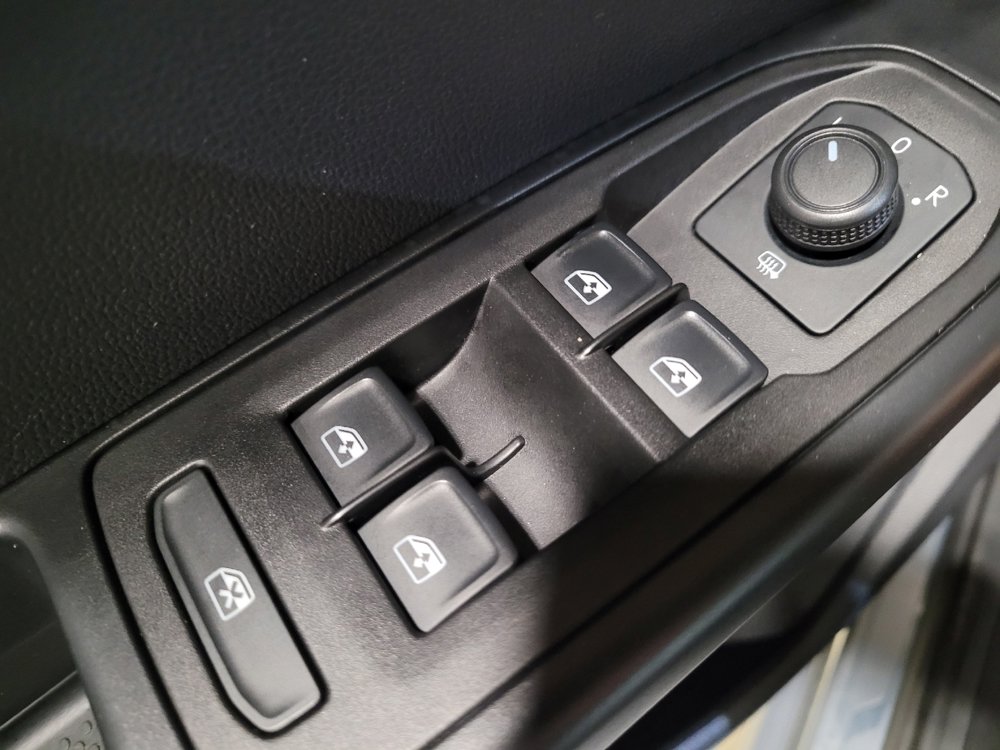 Used 2022 Volkswagen Taos SE w/ Panoramic Sunroof Package AWD/4WD image 27