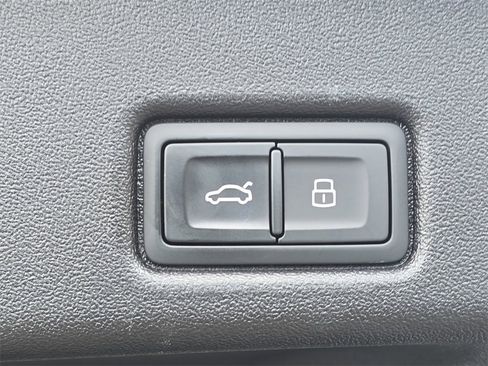 Used 2025 Audi Q5 Prestige image 17