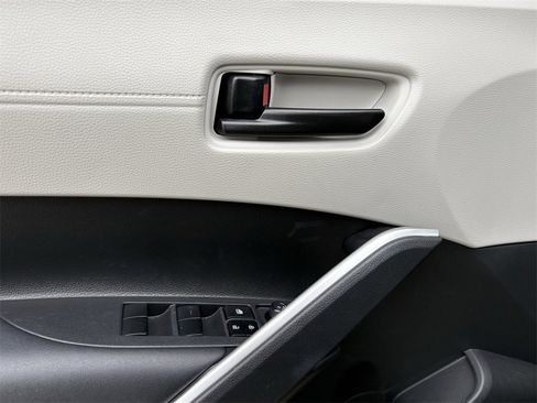 Used 2023 Toyota Corolla Cross LE image 11