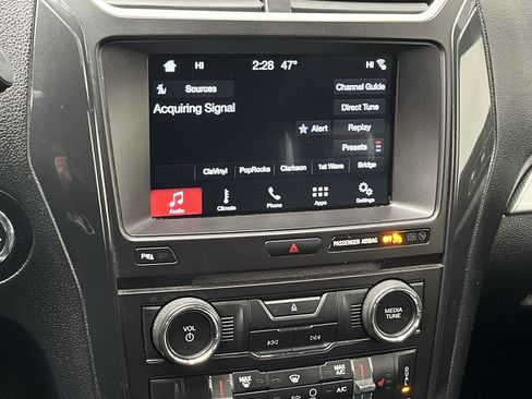 Used 2017 Ford Explorer XLT w/ Equipment Group 202A image 19