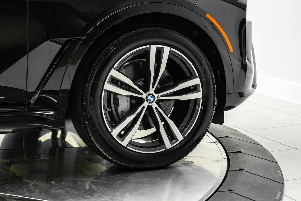 Used 2025 BMW X7 xDrive40i w/ M Sport Package AWD/4WD image 59