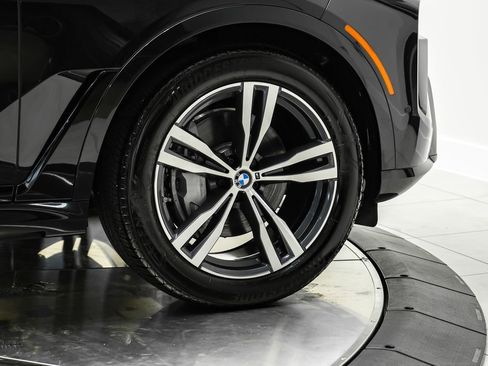 Used 2025 BMW X7 xDrive40i w/ M Sport Package AWD/4WD image 59