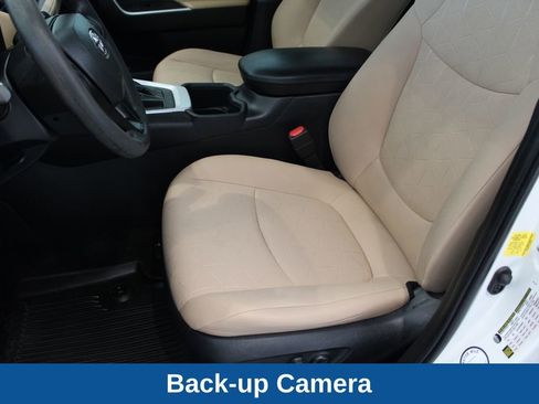 Used 2022 Toyota RAV4 XLE FWD image 11