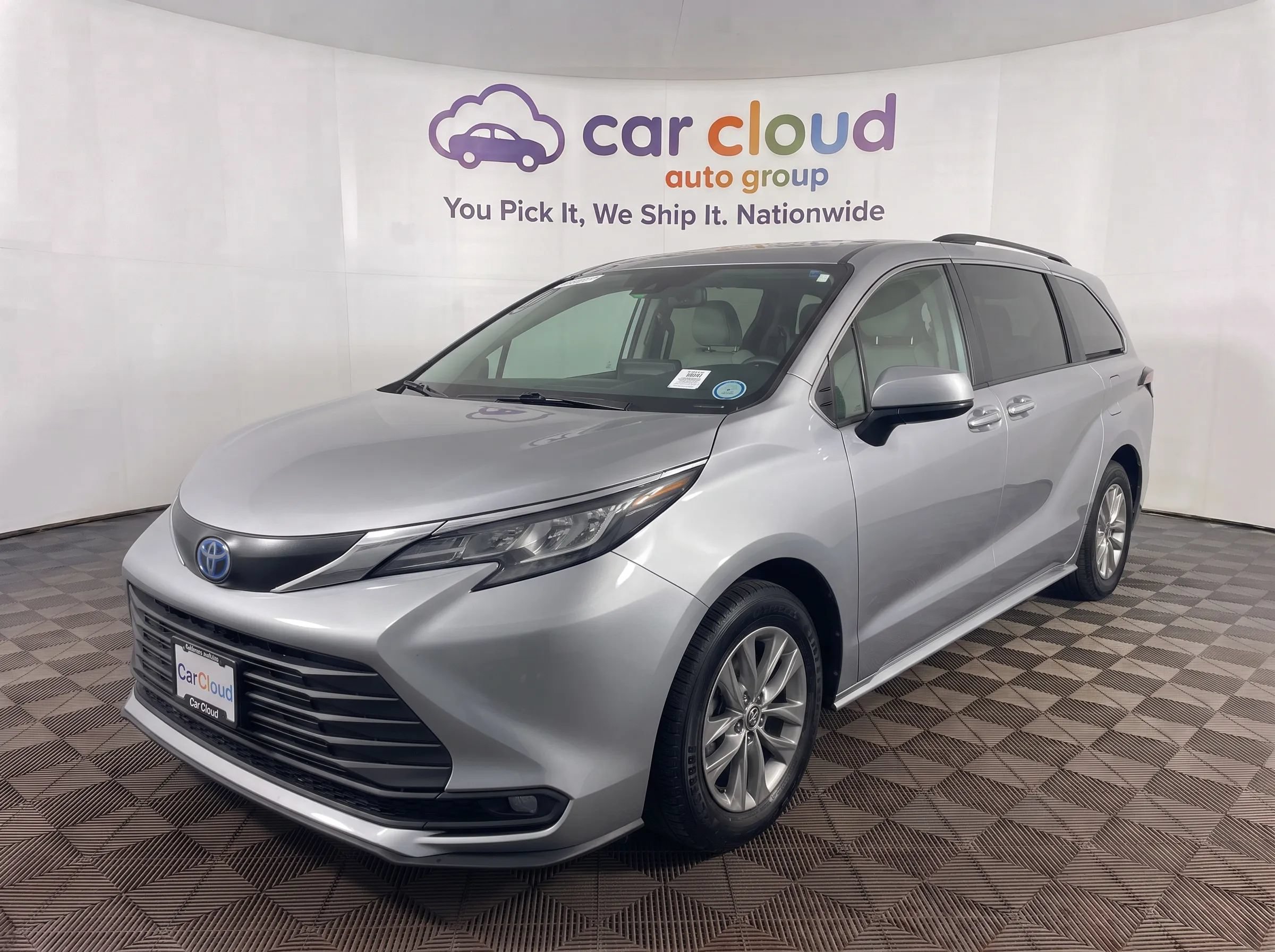 Used 2022 Toyota Sienna LE AWD/4WD image 1