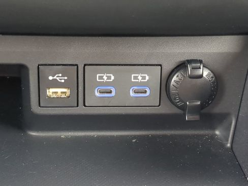 Used 2022 Toyota Highlander XLE image 27