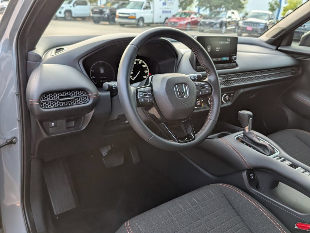 Used 2025 Honda HR-V Sport image 4
