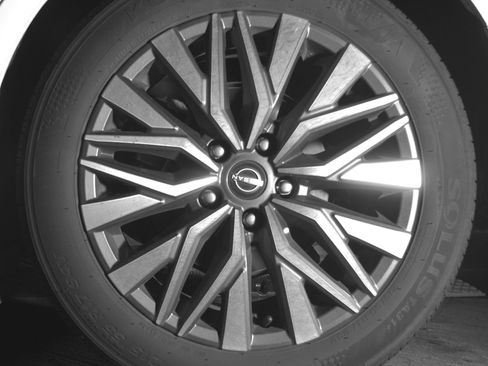 Used 2025 Nissan Altima 2.5 SV FWD image 14