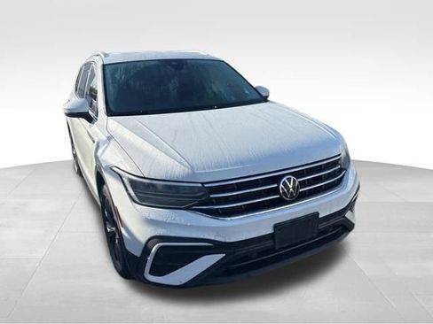 Used 2022 Volkswagen Tiguan SE AWD/4WD image 3