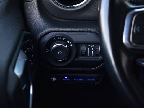 Used 2022 Jeep Wrangler Unlimited Sahara image 42