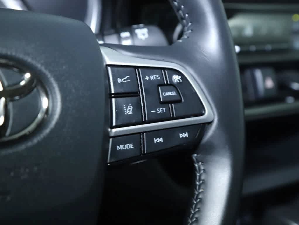 Used 2024 Toyota Highlander XLE AWD/4WD image 28