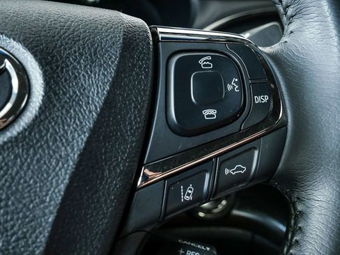 Used 2017 Toyota Avalon XLE image 11