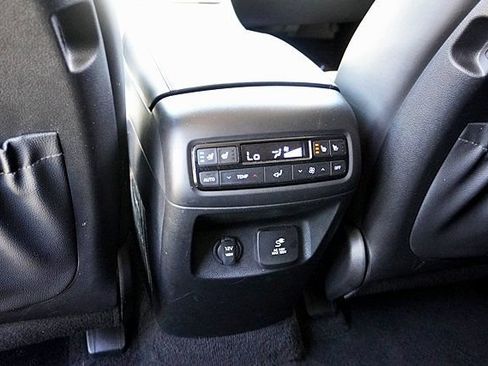 Used 2024 Hyundai Palisade SEL FWD image 29