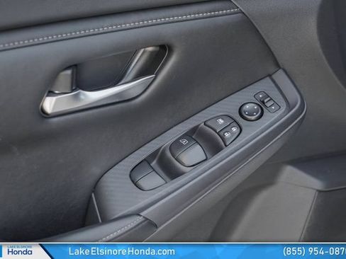 Used 2024 Nissan Sentra SV FWD image 14