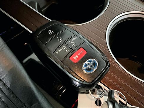 Used 2022 Toyota Sienna LE image 14