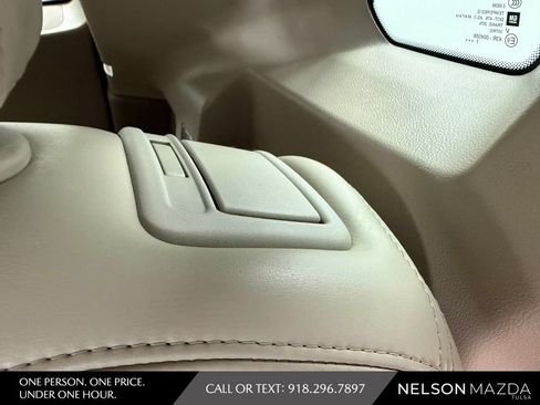 Used 2013 Cadillac SRX Premium AWD/4WD image 37