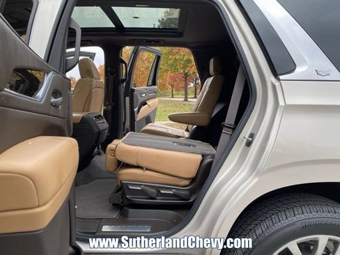 Used 2021 Cadillac Escalade Premium Luxury w/ LPO, Illumination Package image 39