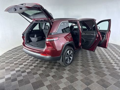 Used 2024 Jeep Grand Cherokee Limited 4xe w/ Trailer Tow Package AWD/4WD image 16