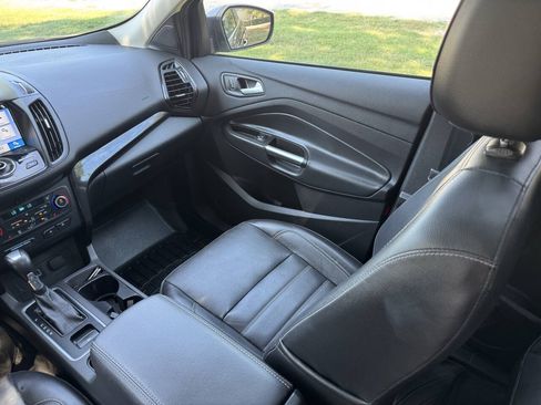 Used 2017 Ford Escape Titanium AWD/4WD image 15
