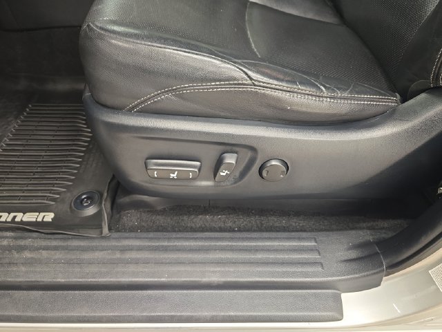 Used 2018 Toyota 4Runner Limited AWD/4WD image 36