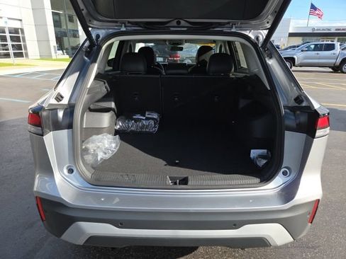 Used 2025 Volkswagen Tiguan SE AWD/4WD image 25
