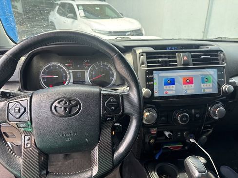 Used 2018 Toyota 4Runner TRD Off-Road Premium AWD/4WD image 4