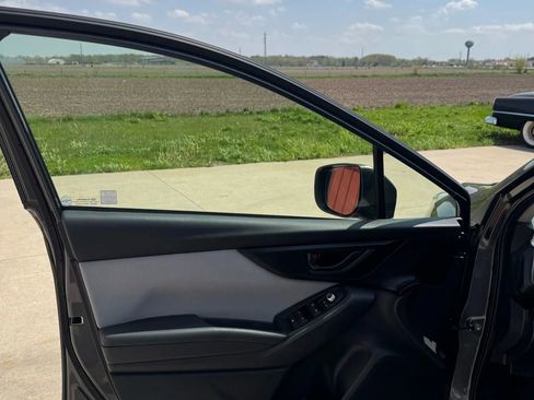 Used 2021 Subaru Crosstrek 2.0i Premium image 6