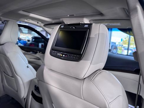Used 2019 Cadillac Escalade Luxury image 17