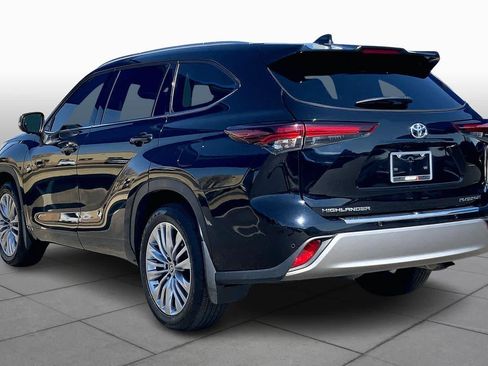 Used 2024 Toyota Highlander Platinum image 12