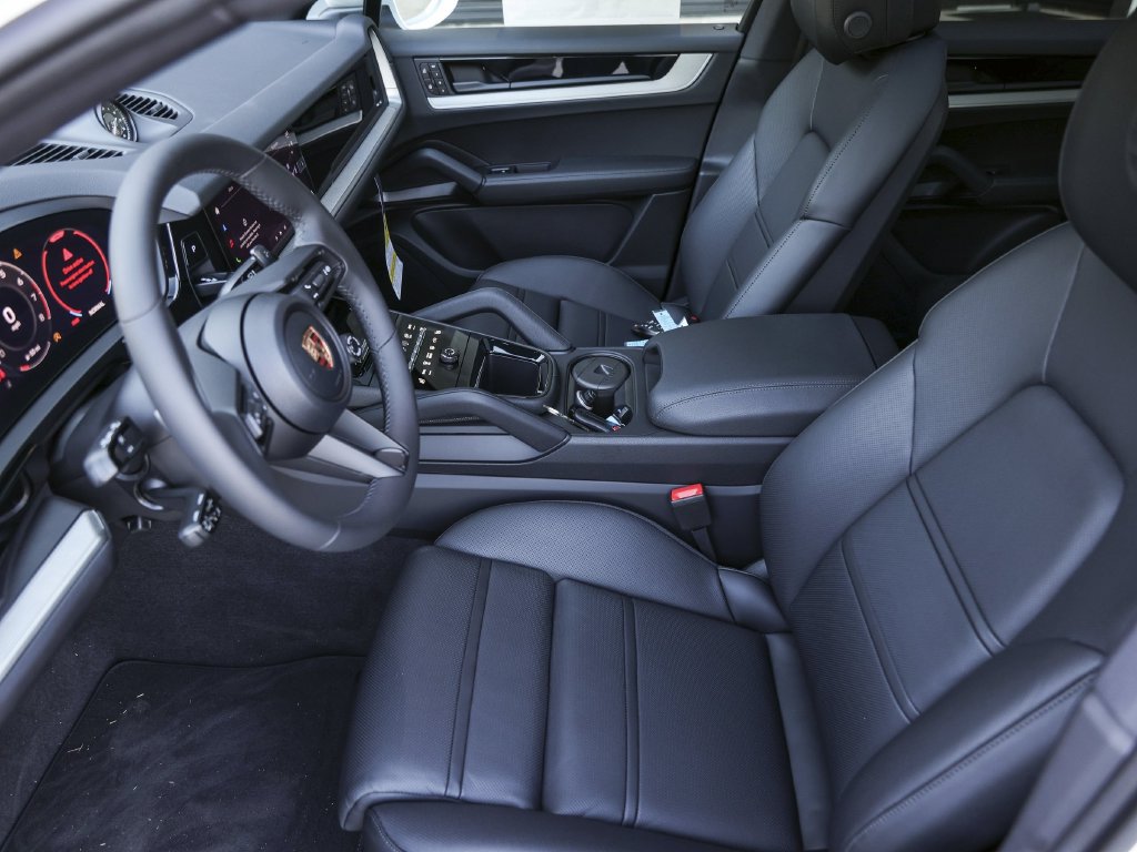 Certified 2026 Porsche Cayenne Coupe AWD/4WD image 17