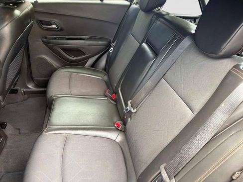Used 2017 Chevrolet Trax LT w/ LT Convenience Package FWD image 16