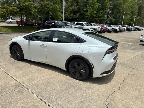 New 2026 Toyota Prius Plug-In Hybrid FWD image 3
