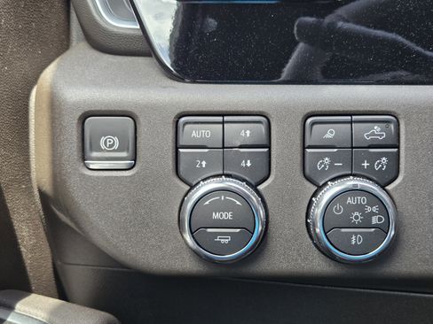 Used 2025 GMC Sierra 2500 SLT w/ SLT Convenience Package image 21