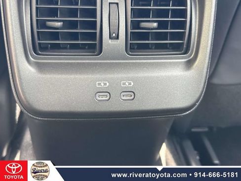Used 2023 Toyota Crown AWD/4WD image 17