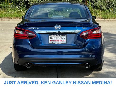 Used 2017 Nissan Altima 2.5 SR FWD image 4