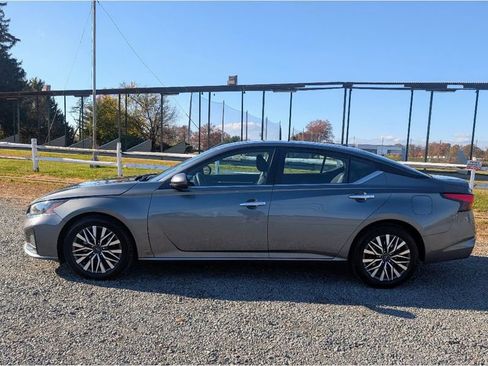 Used 2023 Nissan Altima 2.5 SV image 4