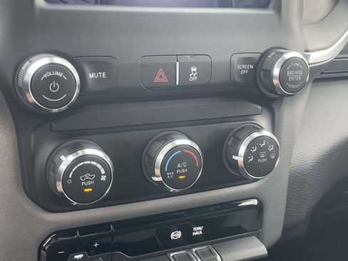 Used 2024 RAM 2500 Big Horn AWD/4WD image 16
