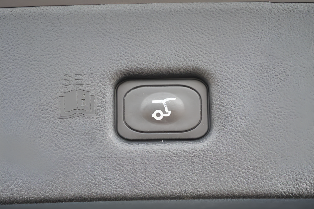 Used 2023 Lincoln Nautilus Reserve AWD/4WD image 11