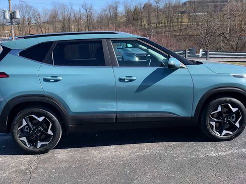 Used 2024 Kia Seltos EX image 9