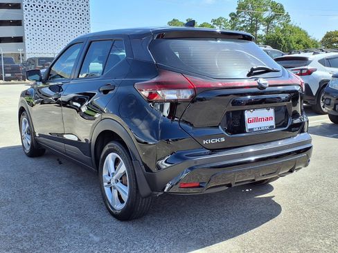 Used 2022 Nissan Kicks S FWD image 3