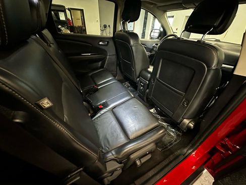 Used 2018 Dodge Journey Crossroad w/ Nav & Sun Group FWD image 13
