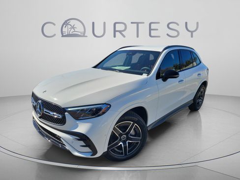 Used 2026 Mercedes-Benz GLC 300 image 1