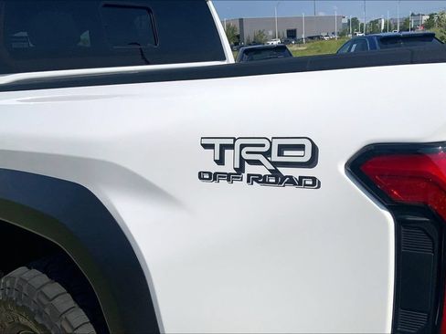 Used 2025 Toyota Tacoma TRD Off-Road w/ TRD Off Road Upgrade Package AWD/4WD image 4