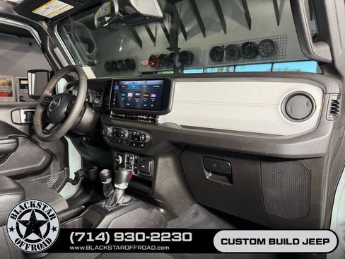 Used 2024 Jeep Wrangler Unlimited AWD/4WD image 16