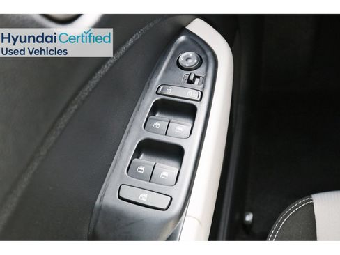 Certified 2025 Hyundai Venue SEL FWD image 24