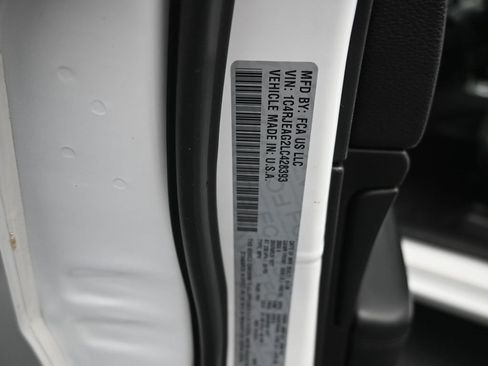 Used 2020 Jeep Grand Cherokee Altitude image 20