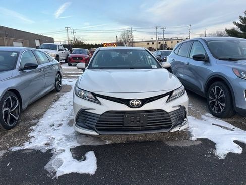 Used 2023 Toyota Camry LE image 2