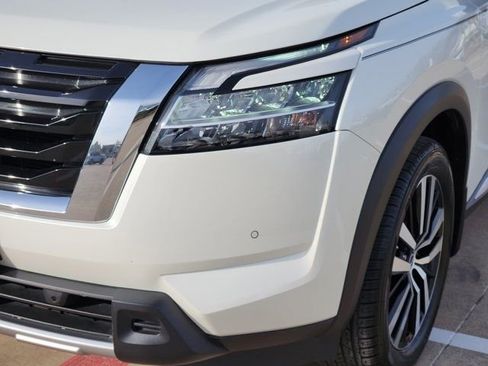 Used 2024 Nissan Pathfinder Platinum w/ Cargo Package image 16